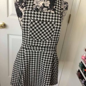 HOUNDSTOOTH BLACK AND WHITE OVERALL DRESS
